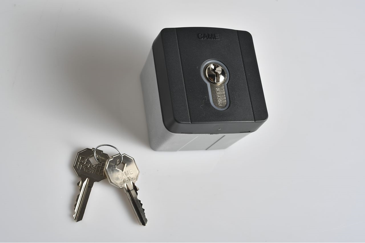 SÉLECTEUR À CLÉ D'EXTÉRIEUR ET CYLINDRE DIN CDE EN 230V