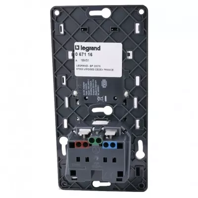 67116 CHARGEUR USB/2P+T SEMIENCASTRE F/B