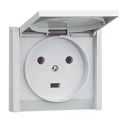 PRISE ENCASTREE PLEXO